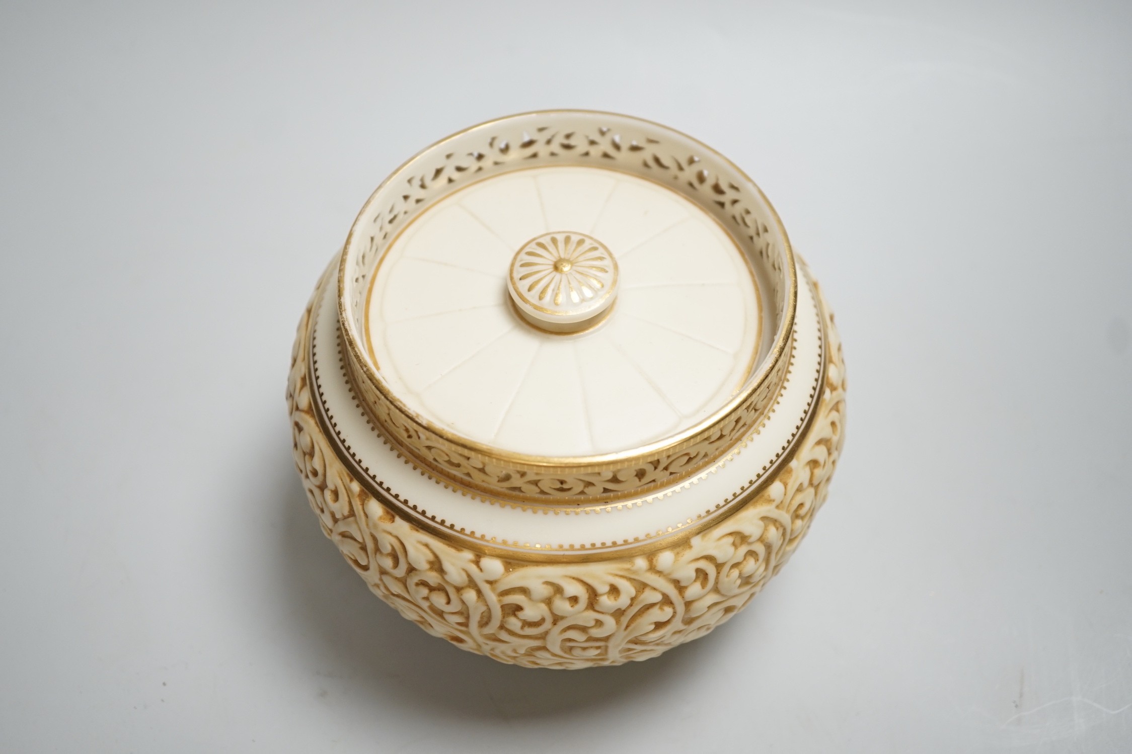 A Grainger and Co, Worcester pot pourri pot, cover and inner lid. 17cm high